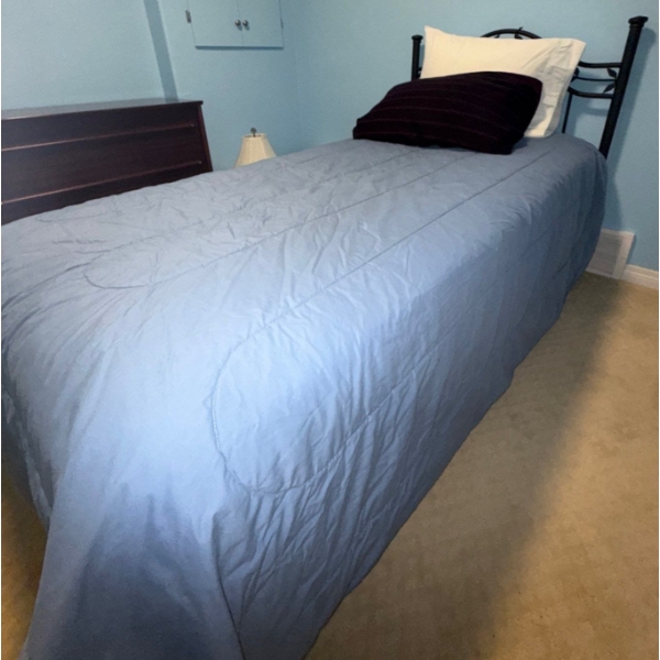 Twin ( Single) Bed - Included Mattress Boxspring Frame & Linens