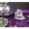 Image 6 : Froggie Orb Figures and Climbing Metal Frog Decor for Garden or Home Accents