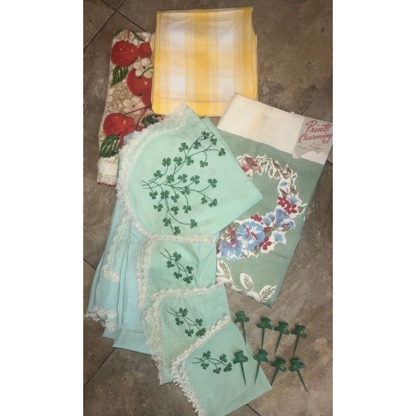 Assorted Vintage Linens