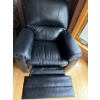 Image 2 : Black Leather Single Recliner - 36W, 35D, 39T 