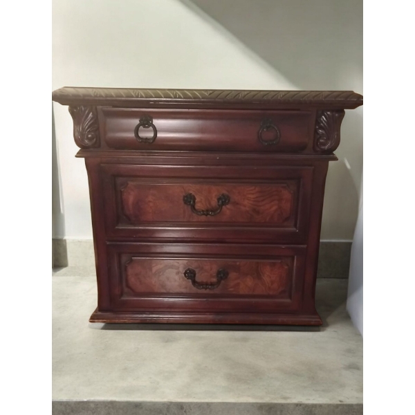 Beautiful Bed Side Chest of Drawers 25x18x28 Mahogany