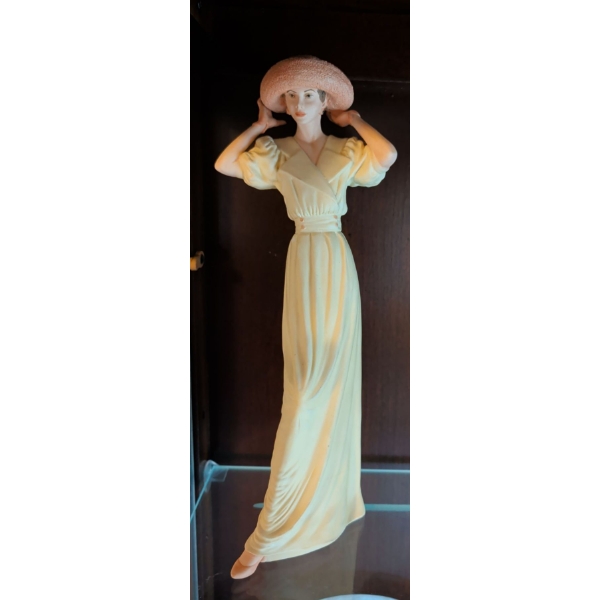 The High Society Collection Wedgwood Porcelain "Phillipa" 11.5" Tall