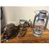 Image 1 : Vintage GSW Beacon kerosene barn lantern. Vintage Coleman InstantLite Model 4A blue enamel gas iron