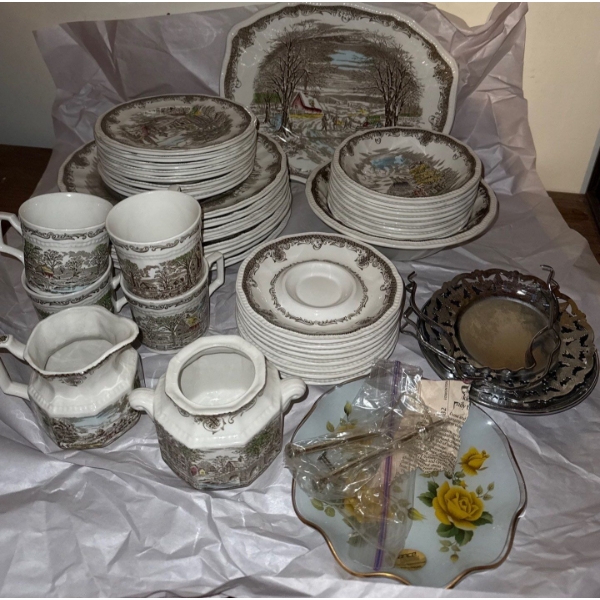 'Shakespeares Sonnets'  Ironstone Dishware Set, Kensington England 