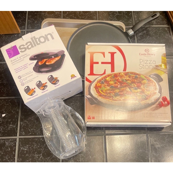Kitchen Essentials - 3in1 Grill Pizza Stone Sandwich Press & More 