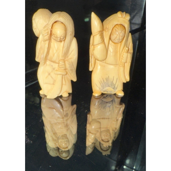 Japanese Carved Ivory Netsuke Figurines 3T (2)