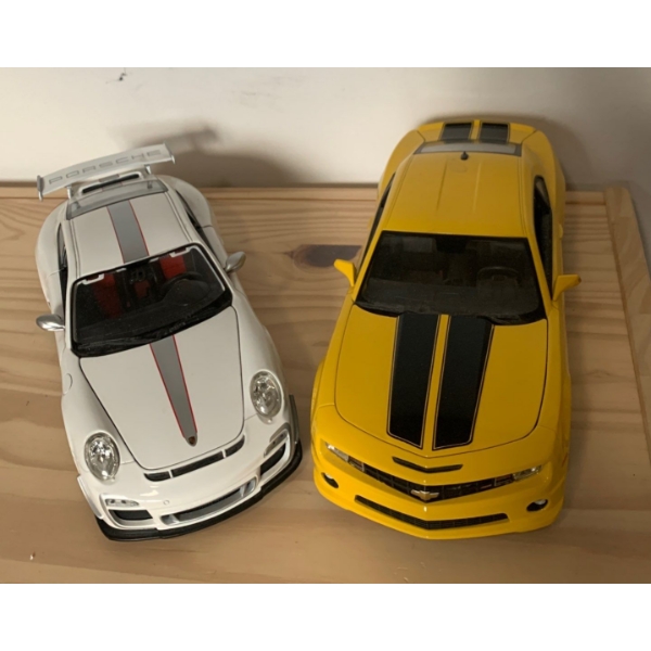 Durango Porsche GT3 RS 4.0 Scale 1/18 & Maisto 2010 Chevy Camaro  Scale 1/18