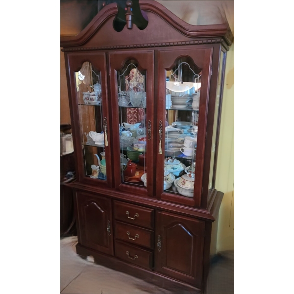 T & J China Cabinet with 2 Side Cupboards, 3 Drawers, Glass Shelves and Light 82 T, 51 L, 17 D
