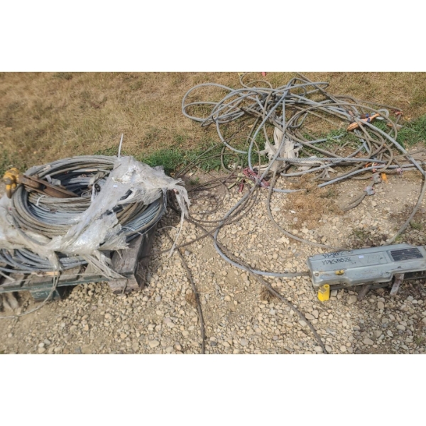 Pallet w/ Griphoist Model T-532D, Bronze Bushed Snatchblock and Heavy Duty Cables