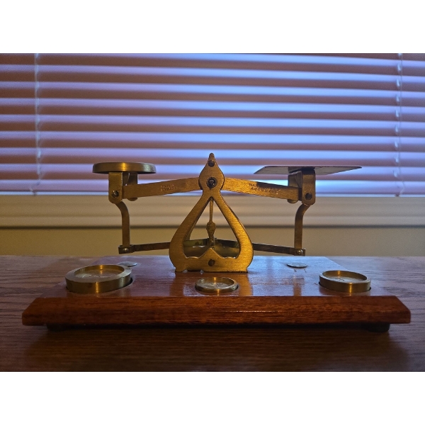 Beautiful Brass Scale, Made in England - 7W, 4D, 3T 