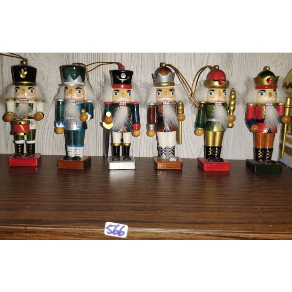 Assorted Christmas Nutcracker Collection 7T