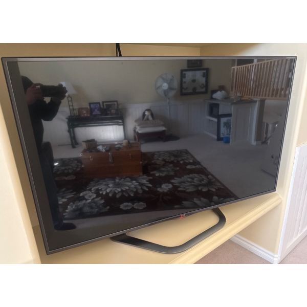 60' LG Cinema 3D 1080p LED TV - Mo. LG60LA400 60 w/ 3D Specs
