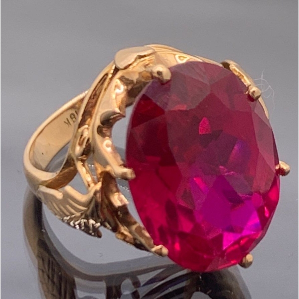 Stunning Vintage 18k Gold Ring w/ Pink/Red Stone, Weighs 6.8g 