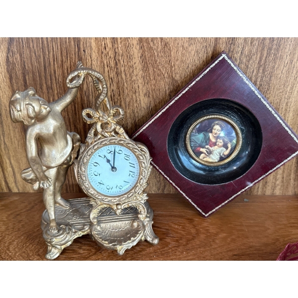 Antique New Haven Cherub Mantle Clock w/ Diamond Shaped Religious Art 3.5T