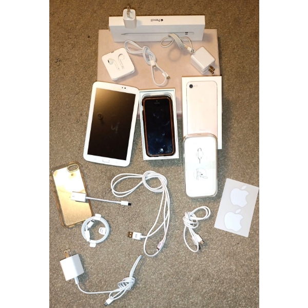 Box Of Apple Goodies  Chargers, Apple Pencil, Iphone Not Tested -unknown ?