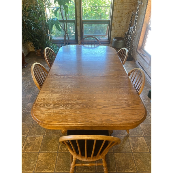 Oak Dining Table With 6 Chairs And Leaf. Length 77" Wide 42" High 29"