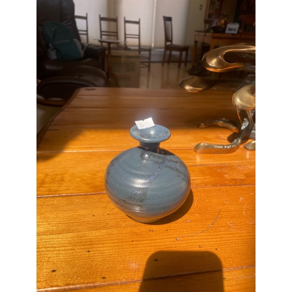 Small ceramic Pot - Noburu Kubo - Japanese 4th Generation Potter 1943 -2016 4D x 5T