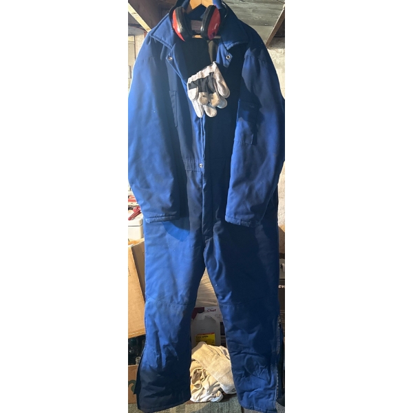 X-Large Men's Winter Coveralls & Various Styles of Hats & Touques ++Gloves