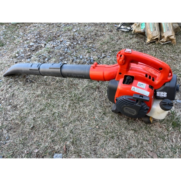 Husqvarna 125B 28cc 2-Cycle Handheld Gas Leaf Blower. Brand new condition 