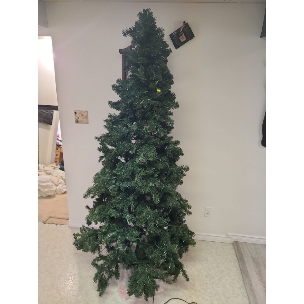Pre-lit Christmas tree - 80T 
