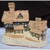 Image 2 : Hand Carved 'Stratford House' By David Winter