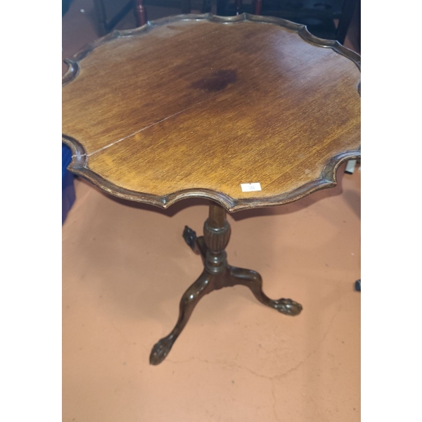 Tray Top Table with Pedestal Base 28 T, 20 Diameter Top