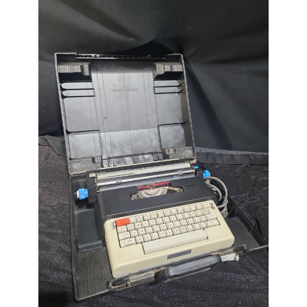  Olivetti Lettera 36 Portable Electric Typewriter