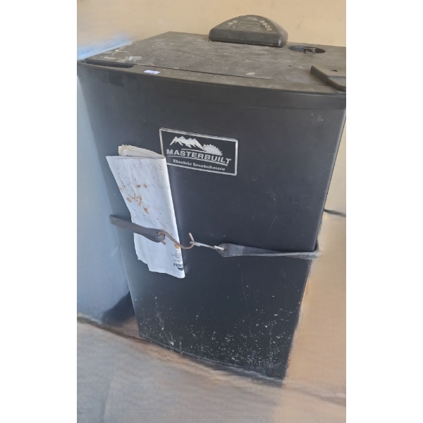 Masterbuilt Electric Model 20070511 Smokehouse 17 W, 15 D, 32 T 