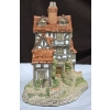 Image 7 : Hand Carved 'Squires Hall' By David Winter
