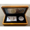 Image 1 : 2005 Canada Pure Silver $5 Coin and Stamp Set Featuring Atlantic Walrus