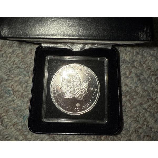 Collectible 'Charles III', 1 Ounce, Canadian .999 Silver Coin in Case w/ Pair of .999 Copper Coins 