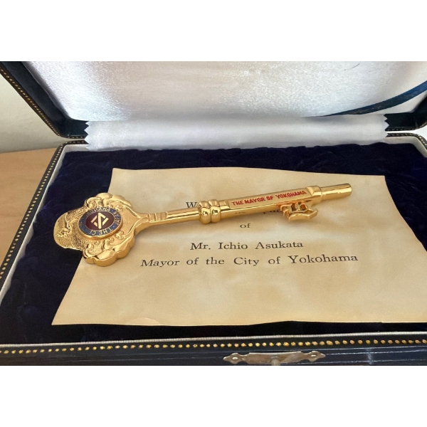 Mayor of Yokohama, Japan Key 4.5 W w/ Box 7.5 X 5