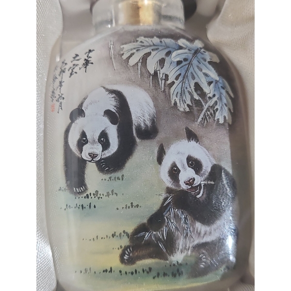 Artist: Fu Li Hua "Panda" Wang Xisan Ji School Reverse Painting Snuff Bottle