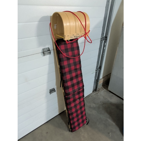 Steamridge Wooden Tabogan w/ Removable Upholstered Seat Cushion 