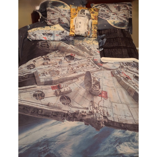 Star Wars Linens Including: Millennium Falcon Bedding and R2-D2 Accent Pillow