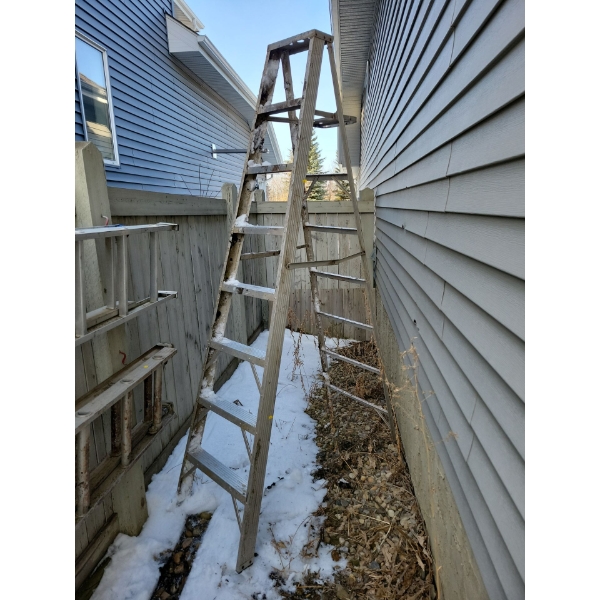 9ft Aluminum A-Frame Ladder 