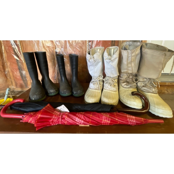 His & Her Sorrells with His & Her Rubber Boots & Two Umbrellas  Matching Pairs Size 11 Mens 8 ladys