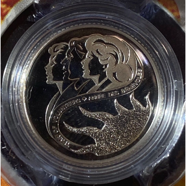 2001 Canadian 10 Cent International Year of Volunteers 92.5% Silver Coin, 2.4 grams