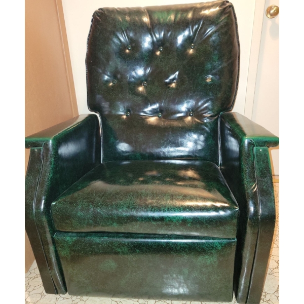 Waterproof Vintage Recliner - Tufted Design 32x34x44