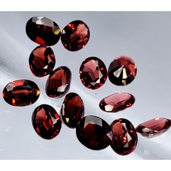  Amandine Garnet (12.9 ct total, 7×5 mm)