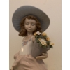 Image 2 : LLADRO Porcelain 'A Wish Come True' 10T Girl W/ Flowers 