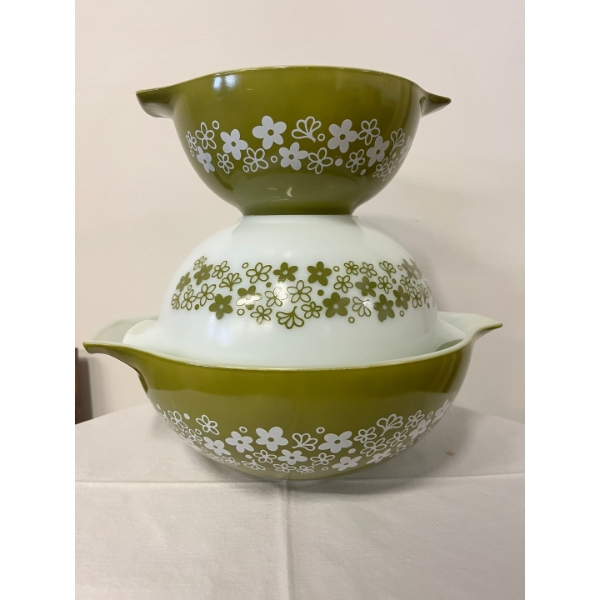 crazy Daisy, Pyrex vintage bowls, set of 3