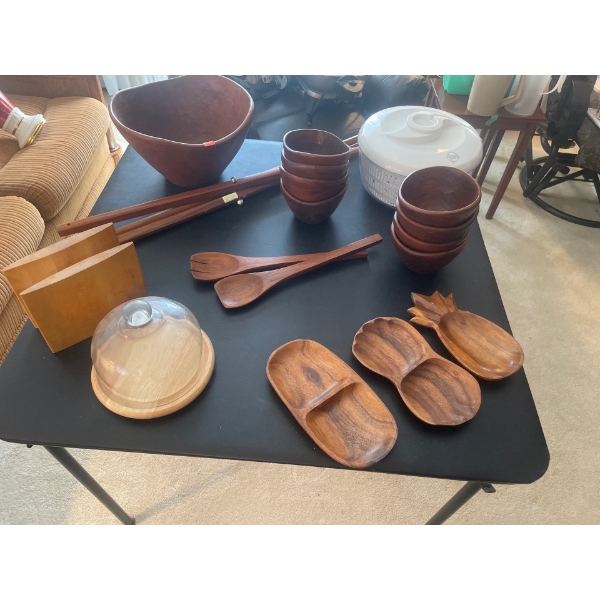 Large Collection of Gailstyn-Sutton Genuine Teak Salad Serving Set (12 pieces), Serving Bowl Stand, 