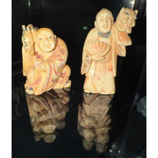 Japanese Carved Ivory Netsuke Figurines 3T (2)