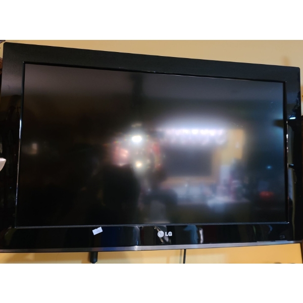 LG 31" TV Set, Includes Remote Control 