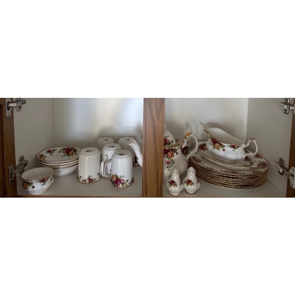 Royal Albert Old Country Roses China Collection in Great Condition 