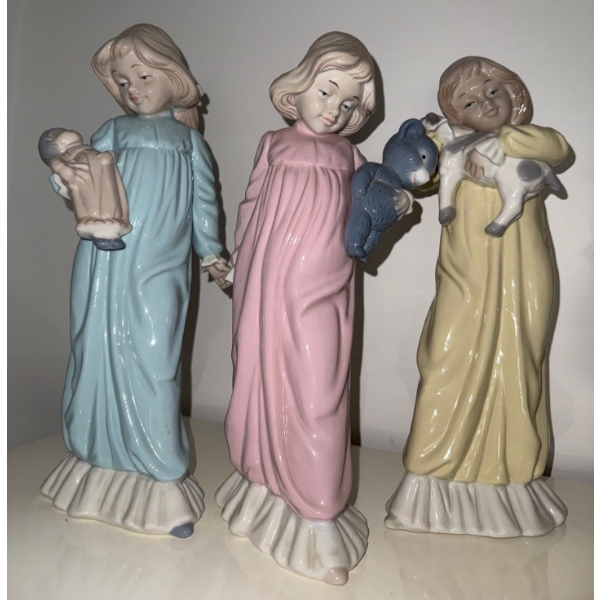 Vintage Figurines - Little Girls In Pajamas - 14T