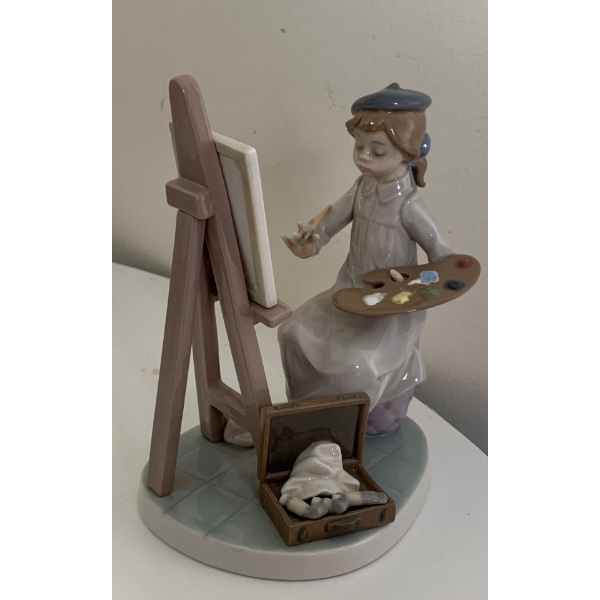LLADRO Porcelain Lovely Girl Painting, Gorgeous Detailing  -  7T   