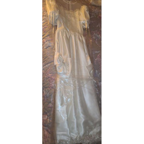 Formal Wear: Bridalane International Wedding Gown, Small Fit