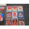Image 5 : 1 Box Of Detroit Red Wings 1970's-2026 Era Hockey Cards With 2 Sleeves	